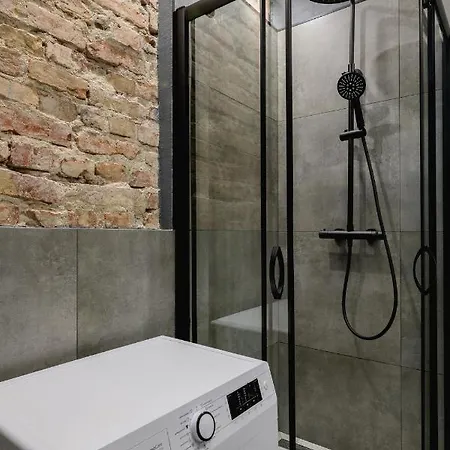 Oomph Nowy Swiat Varsavia